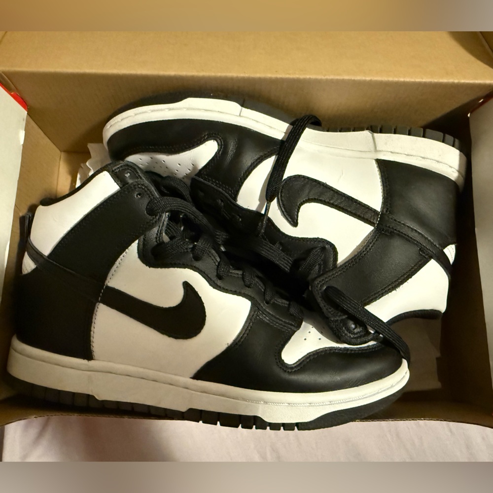 Nike Dunks High Black and White Women’s
